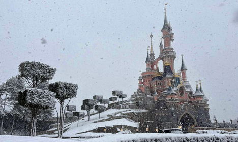 Neige et Pluie : La Gestion des Intempéries à Disneyland Paris - Image Une Neige et Pluie : La Gestion des Intempéries à Disneyland Paris - Image Une