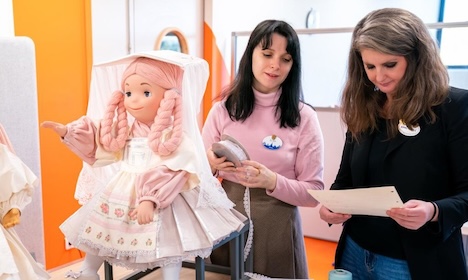 “It's A Small World” : Les Poupées Pouponnées - Image Une
