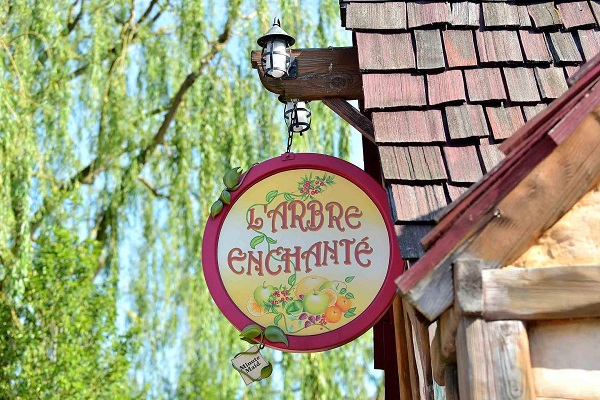 L'Arbre Enchanté L'Arbre Enchanté