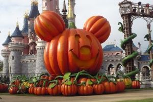 Fève Une Année avec Mickey Halloween Mickey en Octobre Disney 2011 