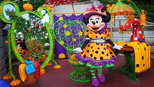 L'Atelier de Couture de Minnie (Le Coin des Costumes d'Halloween)