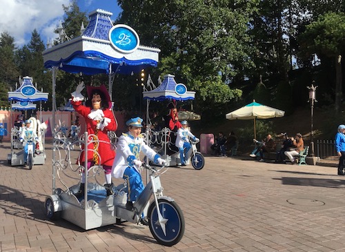 Mickeys Halloween Tricycle Gang!