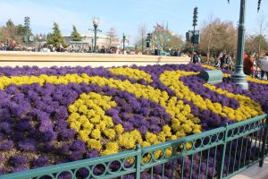 Les Princesses Posent Devant Le Chateau - Disney Traditions