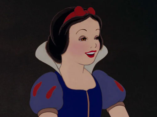 Une femme se transforme en n'importe quelle princesse Disney avec le  maquillage